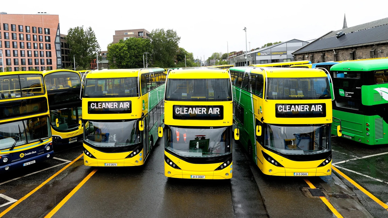 Dublino ha ricevuto i primi autobus elettrici e ha iniziato a formare gli autisti  